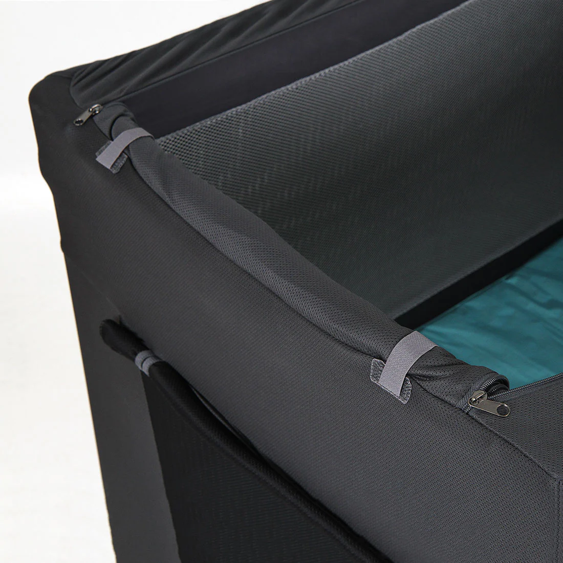 Travel Cot Blackout Cover - Image 4